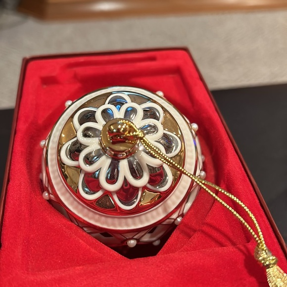 Lenox ornament named Florentine ball beautiful detail gold and pearls - Picture 4 of 4